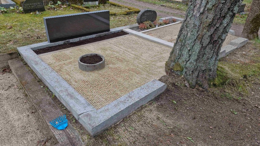 Tallinna Rahumäe kalmistu -puhastasime hauapiirde, ehitasime valatud betoonist mullariba, paigaldasime uue hauakivi